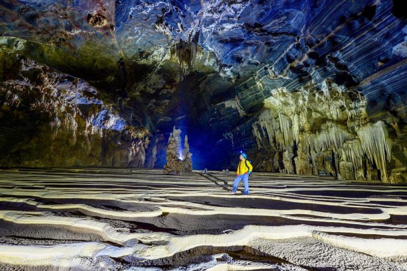 4 Days Hang Tien Caves Exploration Hiking Tour