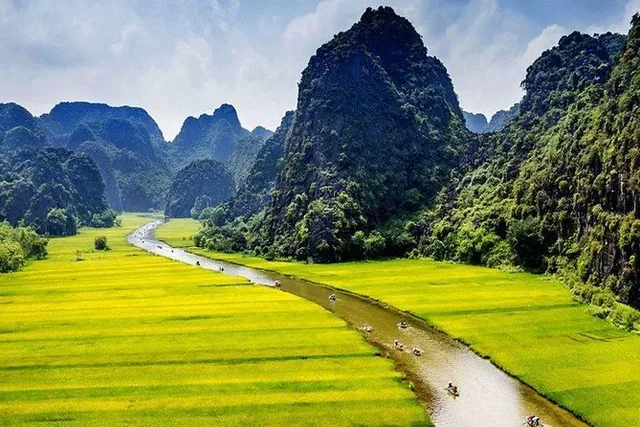 Ninh Binh - Mua cave - Dragon Mountain Trek - 1 Day 1